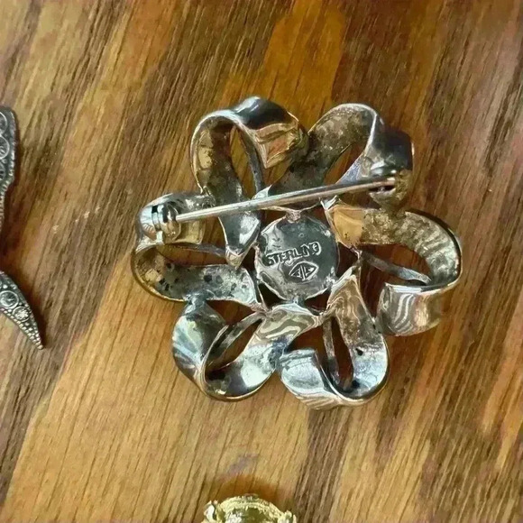 Set Vintage Silver Gold Pearl Hematite Brooch Pins Dragon Fly Westie Bee Flower - Picture 7 of 8